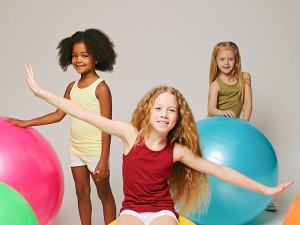 Girls Racerback black purple and yellow tank top, Racerback purpura y Amarillo camiseta de tirantes